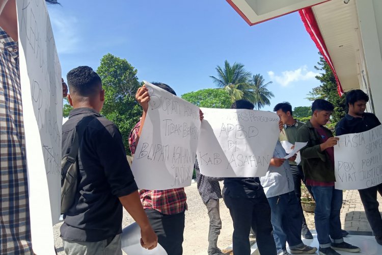 Demo Kantor Bupati dan PUPR Asahan, Mahasiswa Minta Copot Kadis PUPR