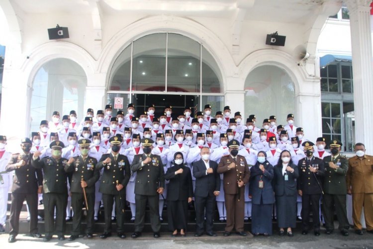 Walikota Kukuhkan 60 Anggota Paskibra Kota Pematangsiantar
