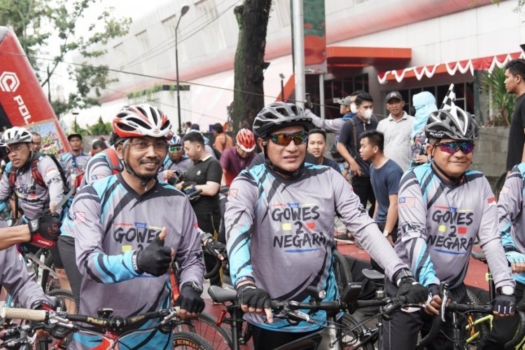 Pererat Hubungan Diplomatik, Indonesia-Malaysia Gowes Bareng