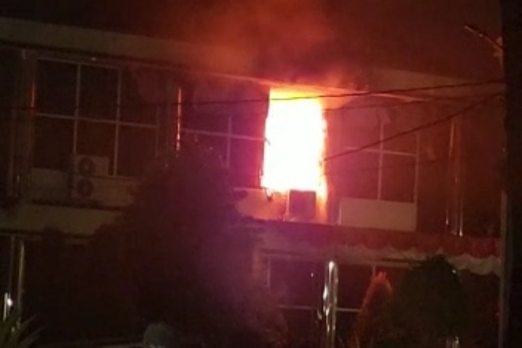 Gedung Ditreskrimsus Polda Sumut Dilalap Api