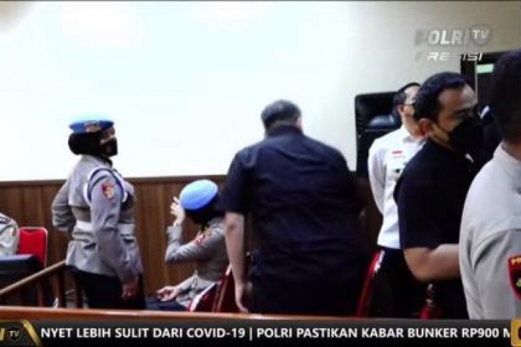 Sosok Seorang Polwan jadi Sorotan karena Usap Matanya setelah Ferdy Sambo Dipecat