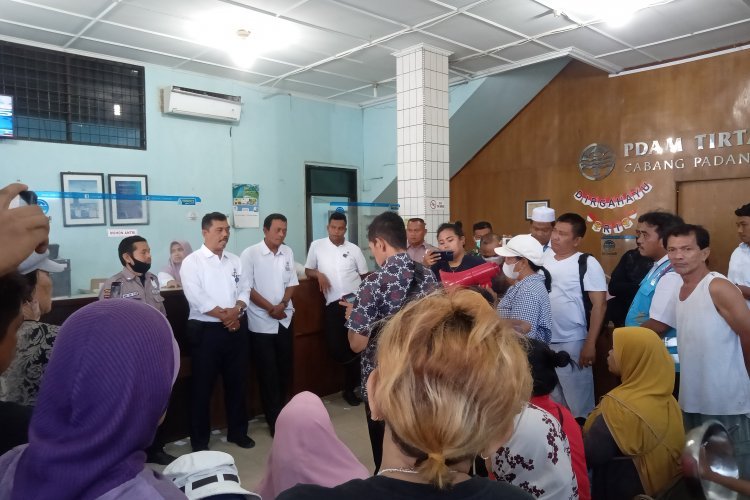 Ibu-ibu Simalingkar Serbu PDAM Tirtanadi, Ini Daftar Permintaannya