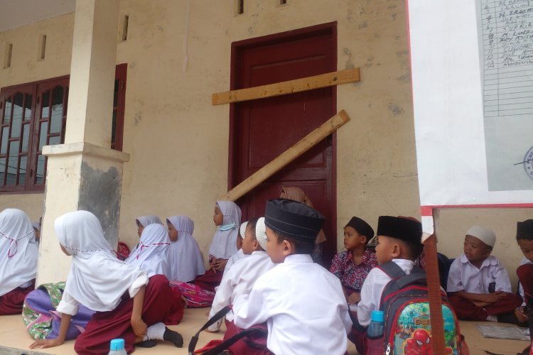 3 Ruangan SD Al Hidayah Disegel OTK