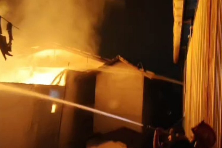 Pabrik Plastik di Sunggal Hangus Terbakar
