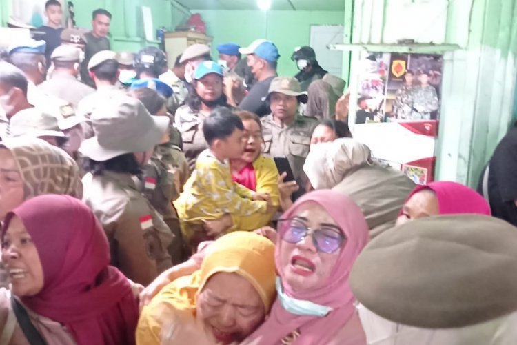 Eksekusi Rumah Dinas Karyawan Bioskop Ria Nyaris Ricuh
