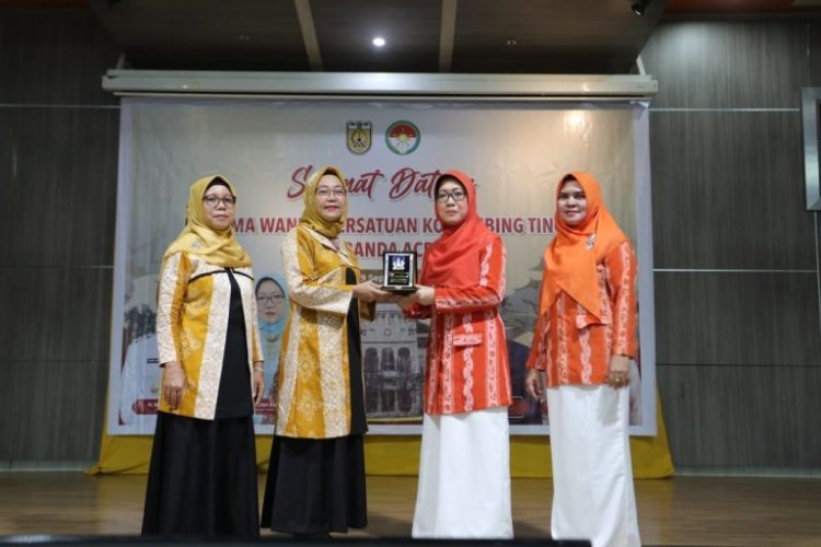 Ketua Dekranasda Banda Aceh Sambut Kedatangan DWP Tebing Tinggi