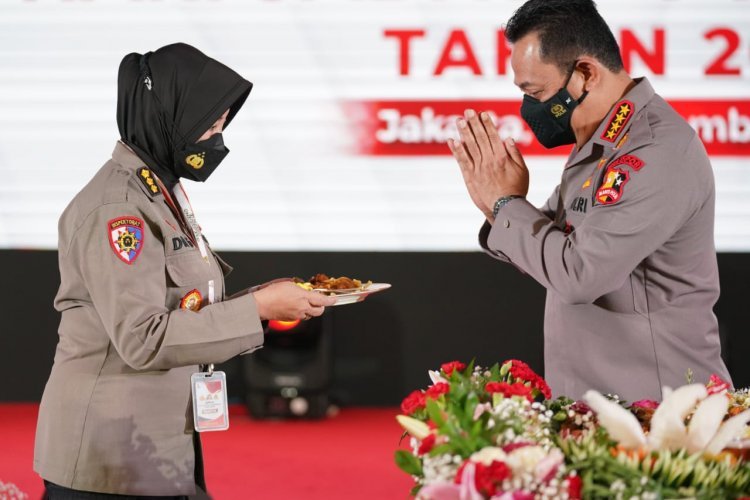 Kapolri Minta Polwan Raih Kepercayaan Masyarakat Lewat Pendekatan Humanis