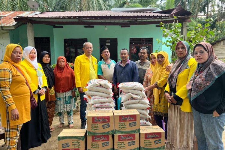 DPD Partai Golkar Labuhanbatu Berikan Sembako Kepada Korban Angin Puting Beliung