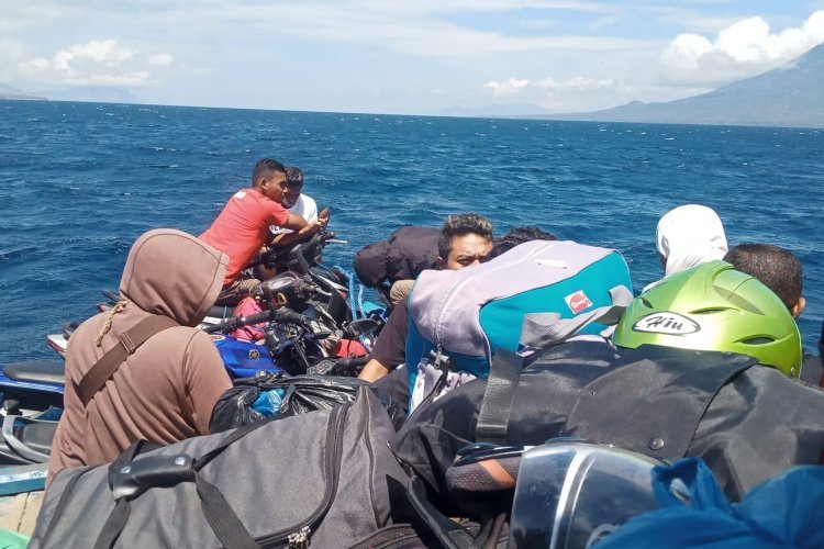 Alami Kerusakan Mesin, KM Rahmat Boleng Terombang Ambing di Tengah Laut