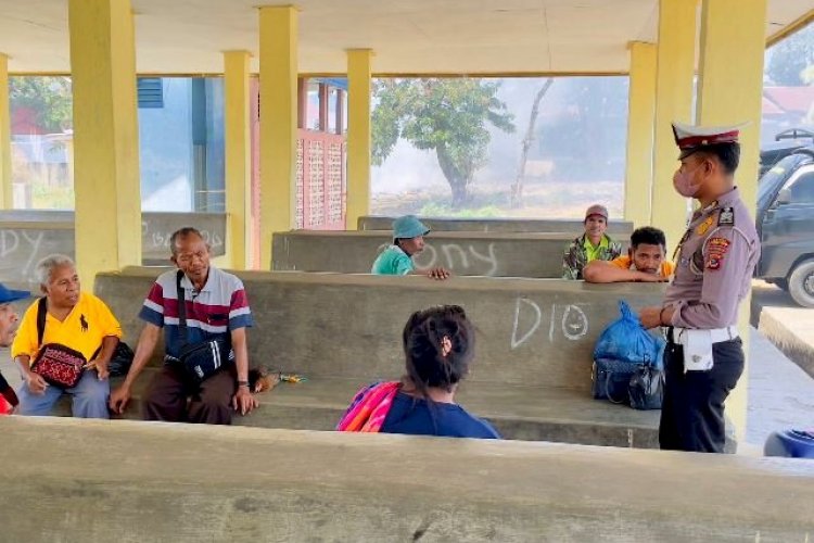 Lagi! Polres Flotim Lakukan Sosialisasi Soal Mobil Bak Terbuka Dilarang Mengangkut Orang
