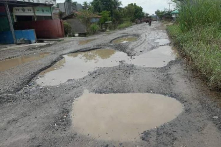 Kecewa Jalan Tak Kunjung Diperbaiki, Ratusan Massa Datangi Kantor Camat Besok
