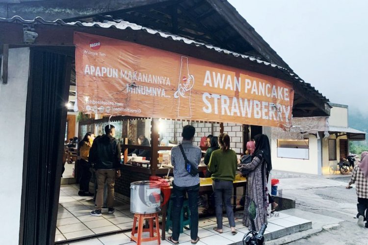 Awan Pancake Strawberry, Camilan Enak Sebelum Menyentuh Dinginnya Berastagi