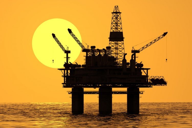 Harga Minyak Mentah Dunia Meroket 4 Persen