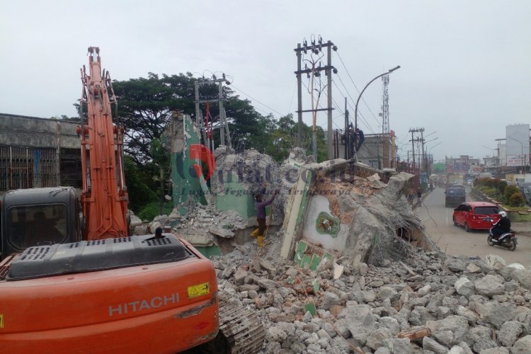 Gapura Kota Medan Dirubuhkan, Begini Penjelasannya