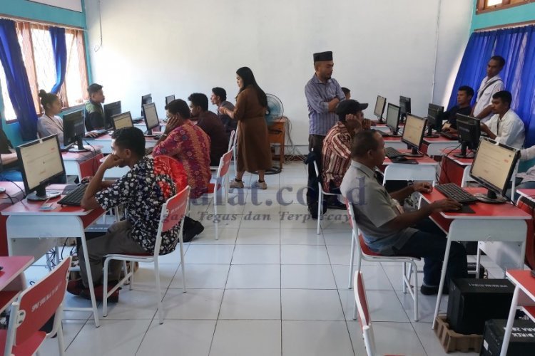 Agar Transparansi, Bawaslu Flotim Gelar Ujian CAT Untuk Calon Panwascam