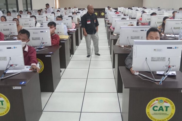 Calon Anggota Panwaslucam Pakpak Bharat Ikuti Tes Tertulis Online, Tujuh Tak Hadir