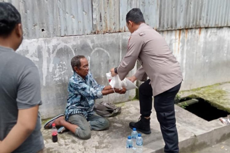 Polisi Sambangi Pria Tua yang Dipalak Preman, Janji Buru Pelaku