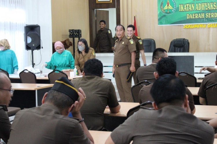 Jaksa dan Pegawai di Lingkungan Kejari Sergai Jalani Test Urine