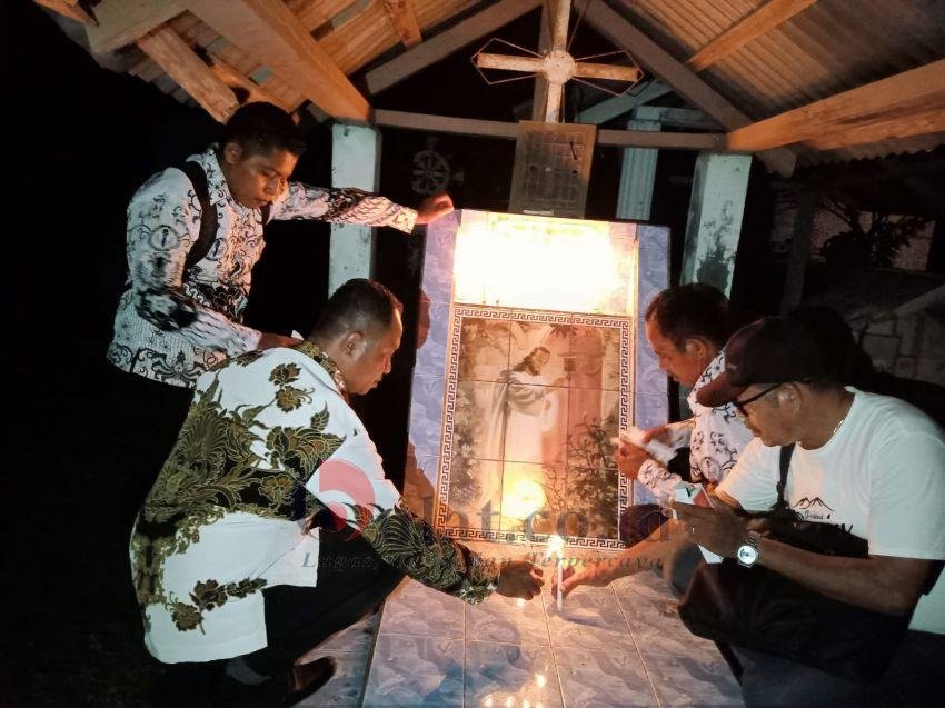 Guru di Flores Timur Doakan Korban Gempa Bumi di Kabupaten Cianjur