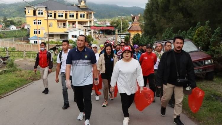 Bupati Karo Galakkan Jumat Bersih Demi Pencapaian Adipura, Warga: Jangan Jauh Bermimpi