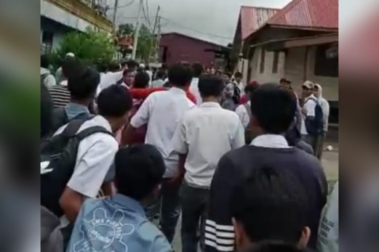 Pelajar STM Pijerpodi Lempari Mobil Satpol PP di Berastagi