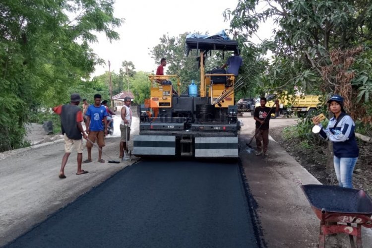 Bupati Lembata Percaya Proyek Jalan PEN yang Dikerjakan Kontraktor Berkualitas