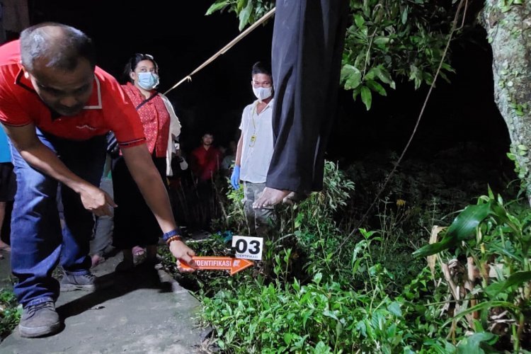 Seorang Pria Tewas Tergantung di Pohon Mangga Belakang Rumahnya