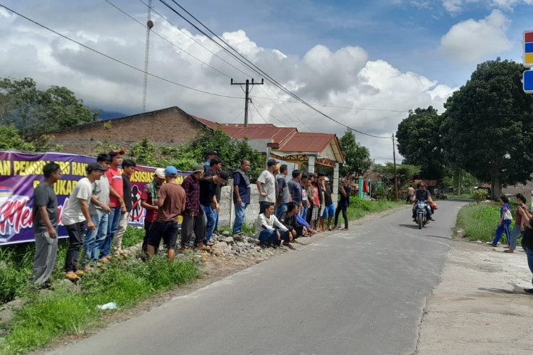 Warga Batukarang Unjuk Rasa, Tolak Kehadiran Indomaret