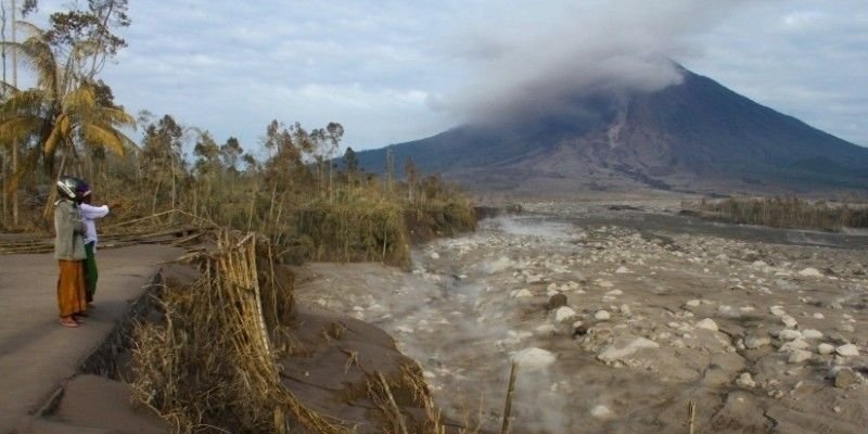 Gunung Semeru Kembali Erupsi