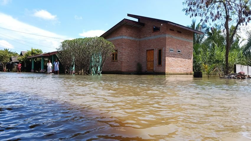 Tanggul Jebol, Ratusan Rumah di Desa Paluh Manan Hamparan Perak Tergenang Banjir