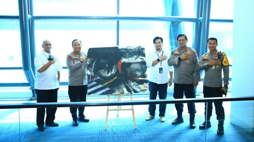 Polri Percantik Bandara Soetta dengan Lukisan Karya Para Difabel