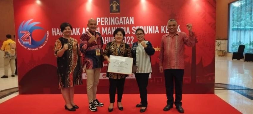 Pemkab Karo Raih Penghargaan Peringatan Hari HAM Ke-74