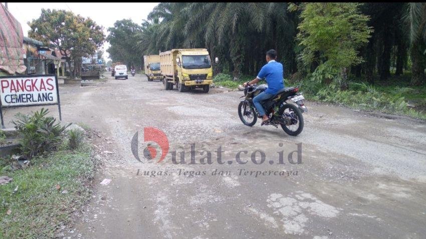 Rusak Selama 25 Tahun, Warga Asahan Minta Perbaikan Jalan Besar Prapat Janji