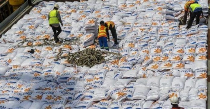 Terkendala Cuaca Buruk, 100 Ribu Beras Impor Telat
