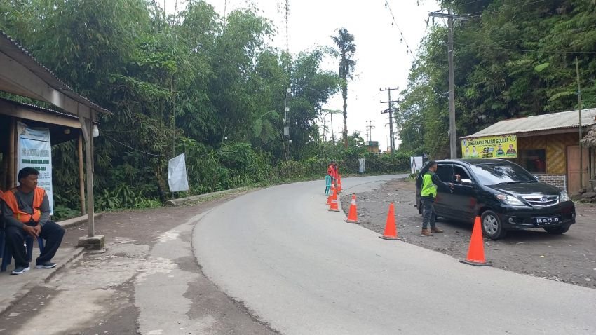 Wisatawan Masuk Air Panas Sudah Nyaman