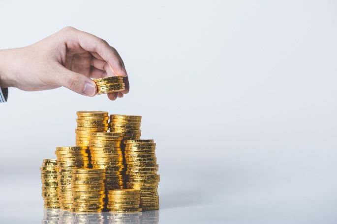 Harga Emas Berbalik Arah, Ambruk 1,95% Dibanding Kemarin
