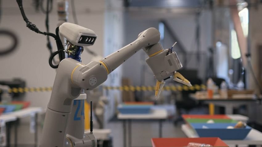 Alphabet Hentikan Proyek ‘Everyday Robot’