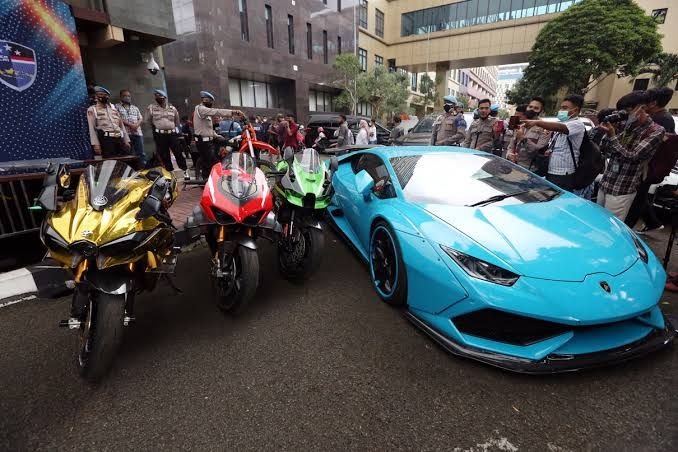 Mulai Dari Lamborghini Huracan Hingga Ducati Doni Salmanan Disita Negara