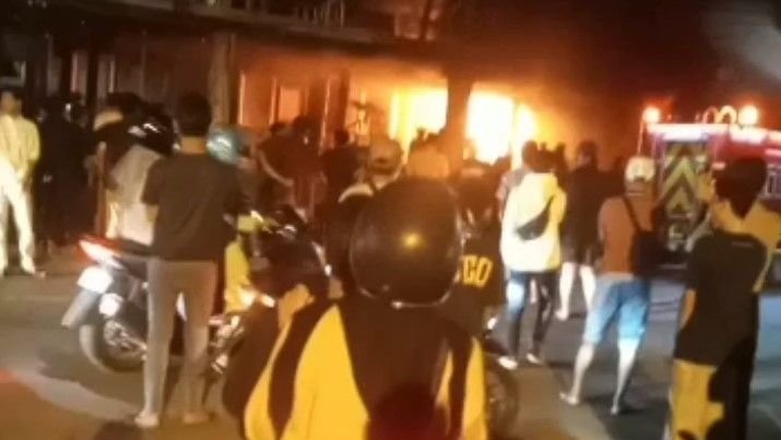 Akibat Korsleting Listrik Toko Electronik Ludes Terbakar di Sumenep