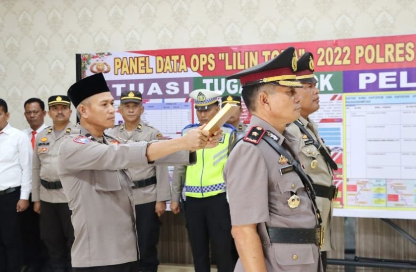 Kapolres Pimpin Upacara Sertijab Wakapolres dan Kabag SDM Polres Padang Sidempuan