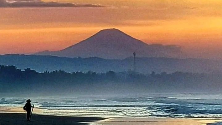 Keindahan Gunung Slamet Bikin Tidak Percaya Warga Pemalang