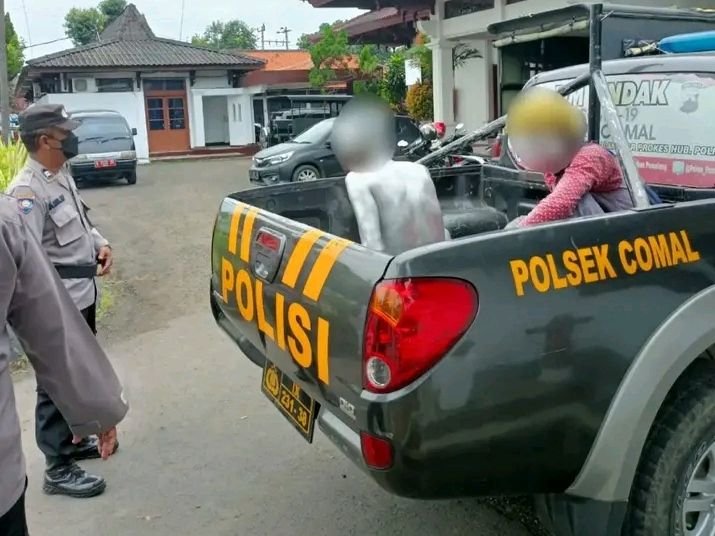 Manusia Silver dan Badut Lampu Merah Diciduk Petugas Gabungan
