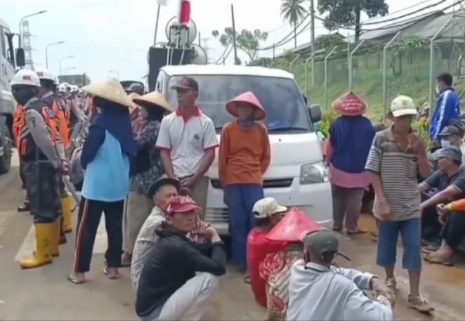 Ratusan Orang Dari Tiga Desa Geruduk PLTU Batang