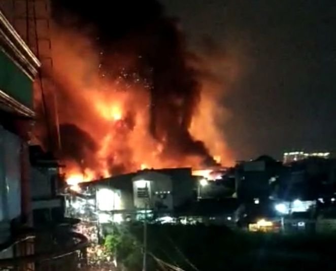 Depo Pertamina Plumpang Jakarta Utara Meledak