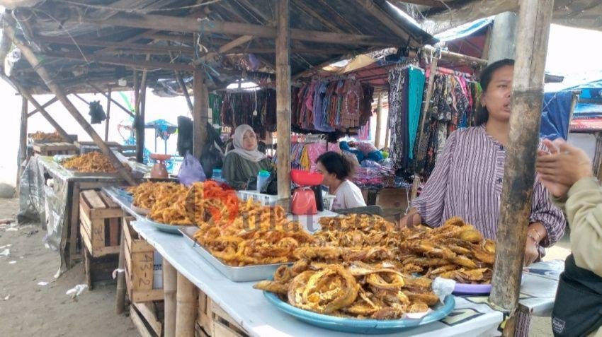 Udang Jumbo Crispy Jadi Buruan Wisatawan Pantai Widuri