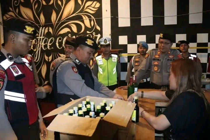 Operasi Pekat Digelar Polres Pekalongan, Puluhan Botol Miras Disita