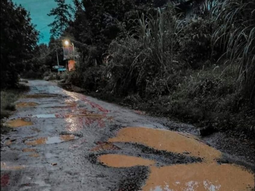 Warga Tibona Keluhkan Jalan Rusak, Pemerintah Dinilai Tak Peka