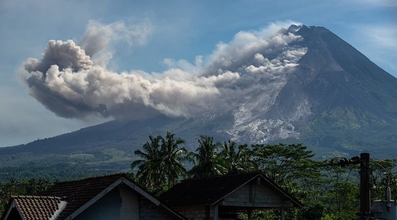 Lagi, Gunung Merapi Keluarkan Awan Panas Sejauh 2 Kilometer