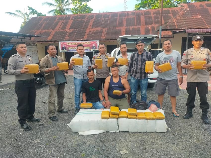 Pikul 3 Karung Ganja, Dua Pria Asal Aceh Ditangkap Polisi