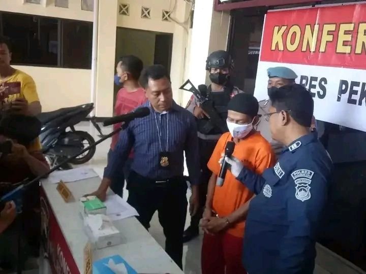 Istri Mengomel, Gagang Pel Melayang ke Kepala